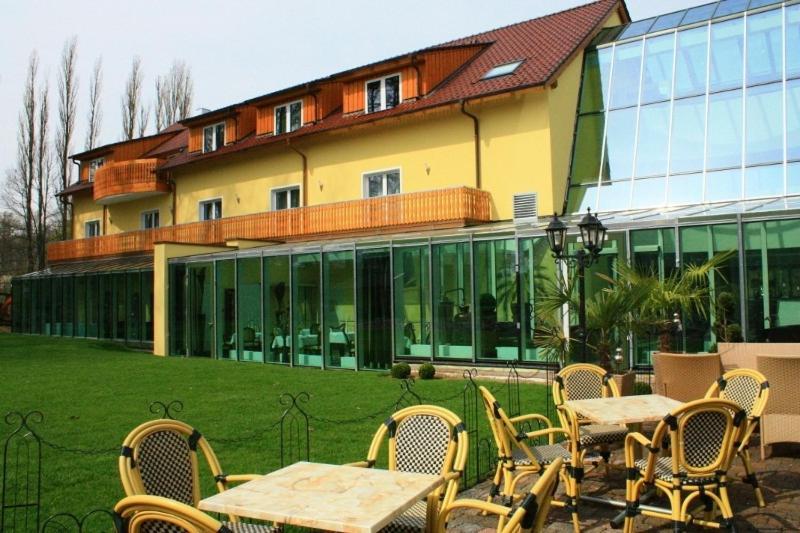 Bayerisches Landhaus Hotel Bielefeld Exterior foto