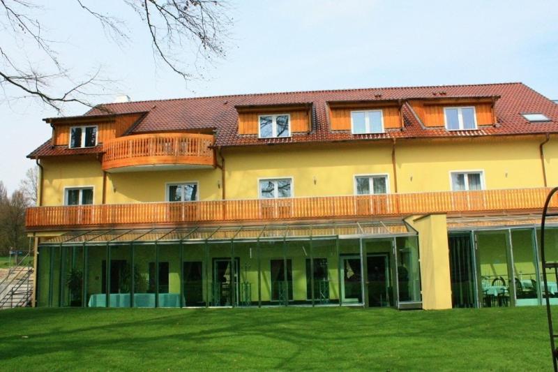 Bayerisches Landhaus Hotel Bielefeld Exterior foto
